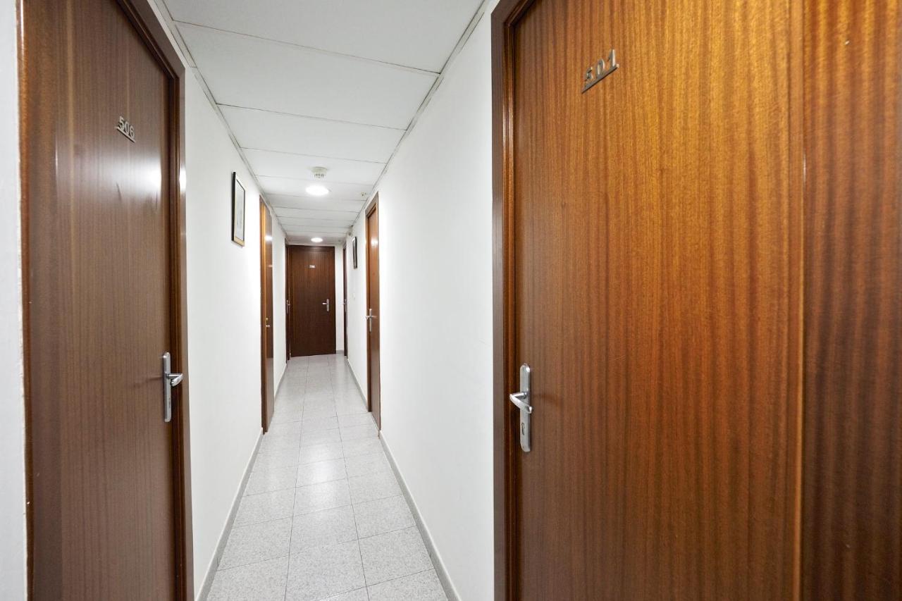 Hostal Ballestero Барселона Экстерьер фото