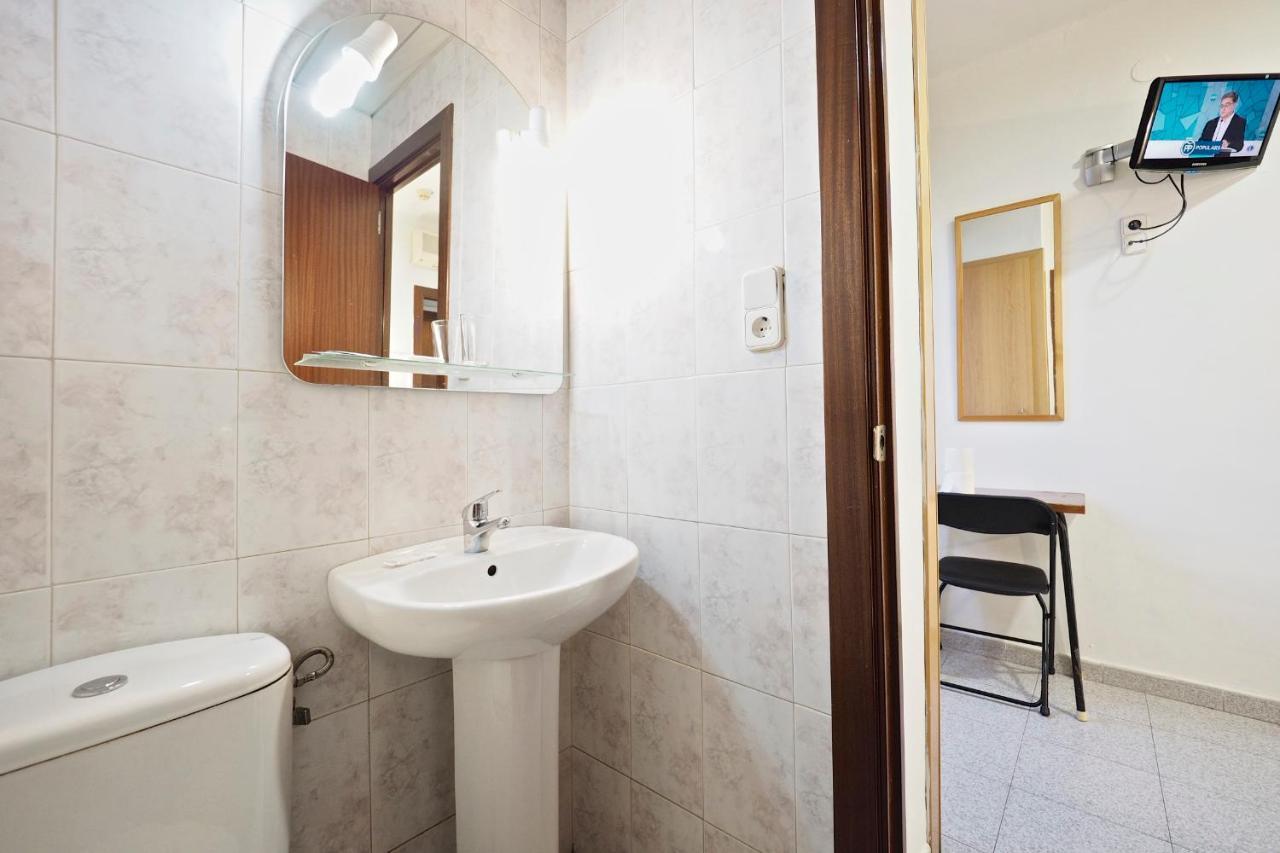 Hostal Ballestero Барселона Экстерьер фото