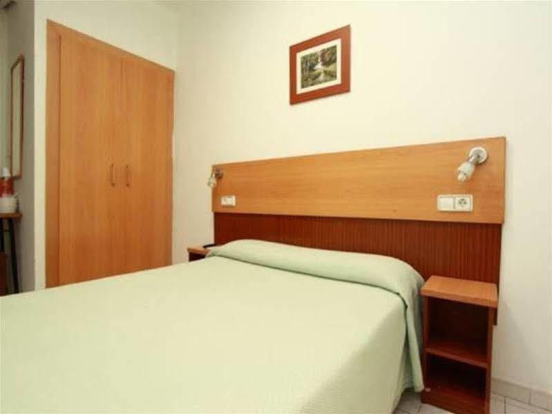 Hostal Ballestero Барселона Экстерьер фото